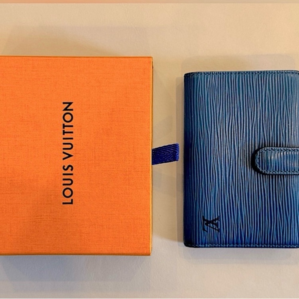 Louis Vuitton Blue Epi Luxury Women's Kiss-lock Wallet w/Box - Picture 3 of 9